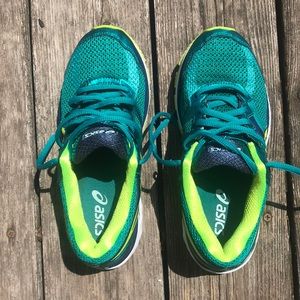 Women’s ASICS Size 6 GT-2000 Gel